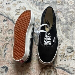 NWOT Vans Men's Black and White Canvas Sneakers